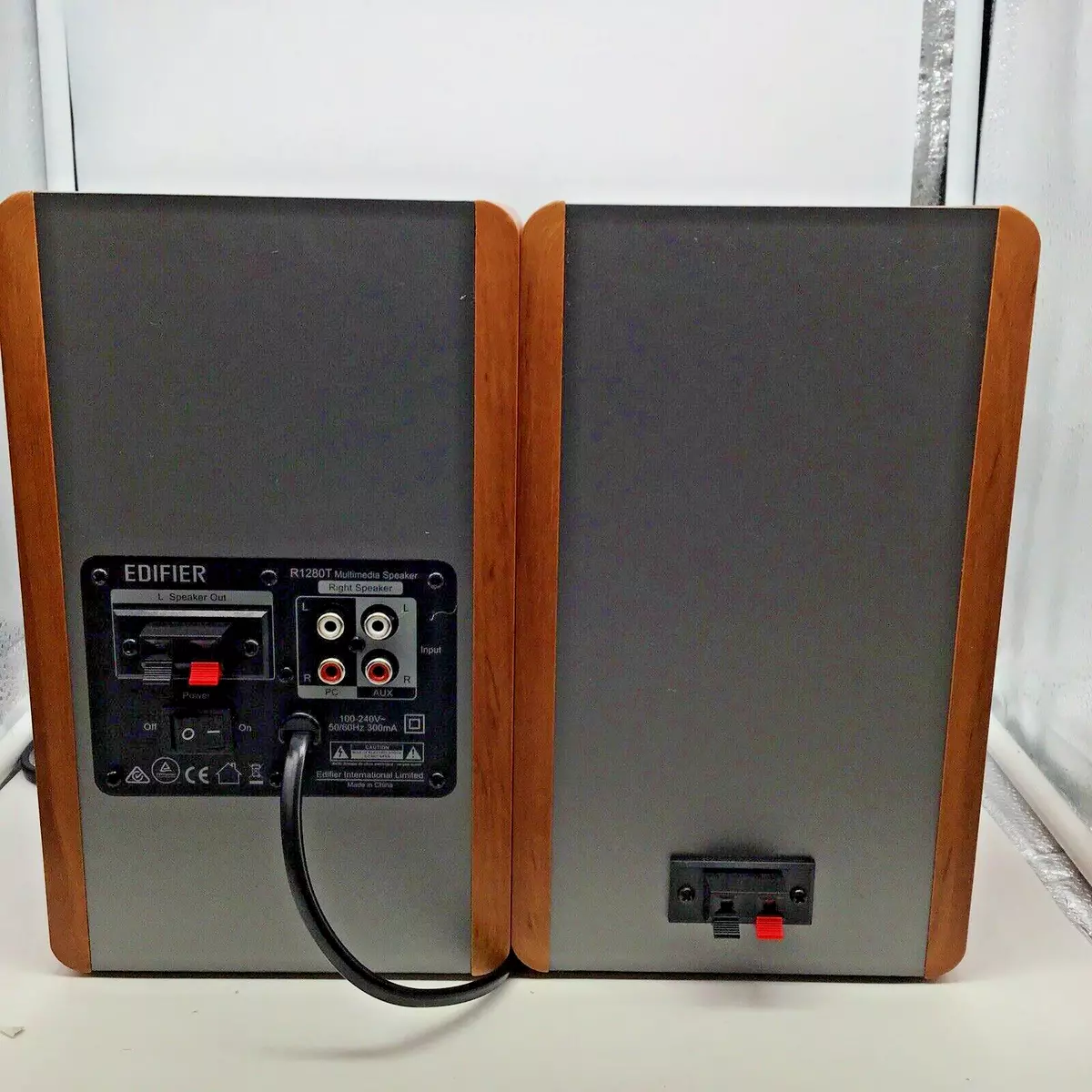 Edifier R1280T 2-Way Powered Bookshelf Speakers (Wood, Pair)