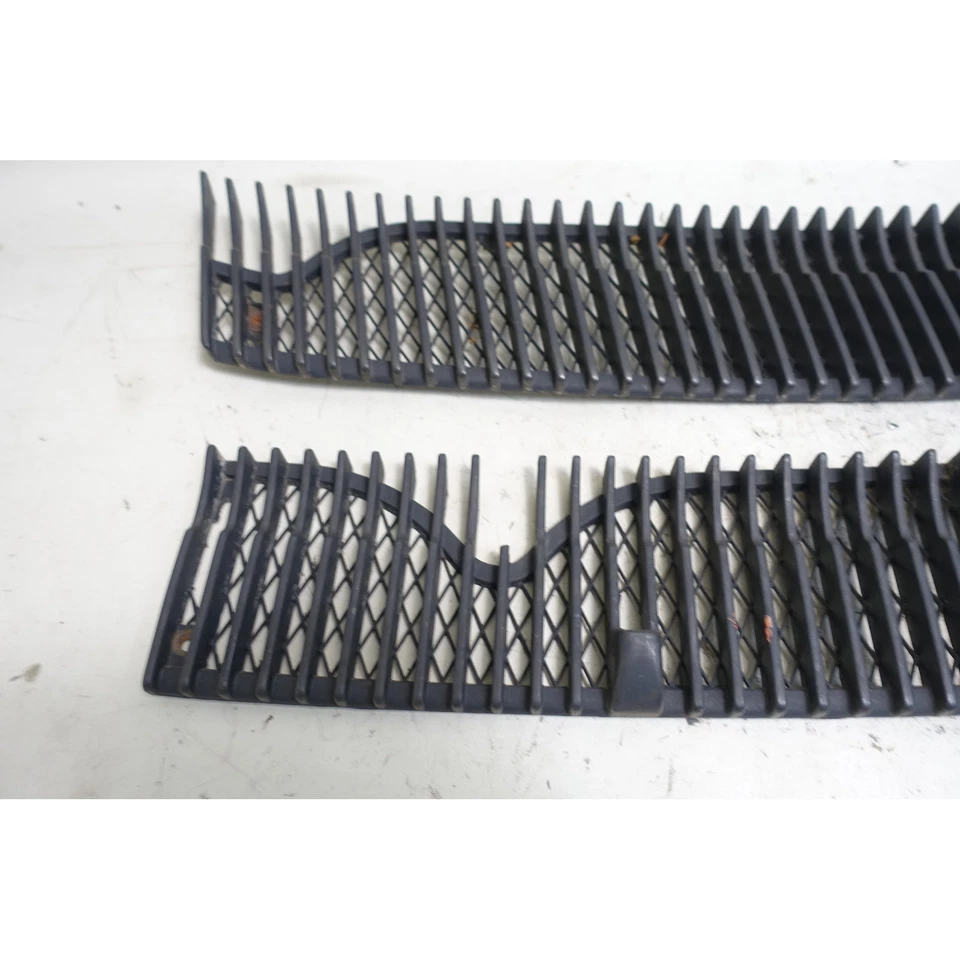 Par de rejillas de admisión de aire capó delantero BMW E23 733i serie 7 1978-1979 OEM Foto 2 de 4