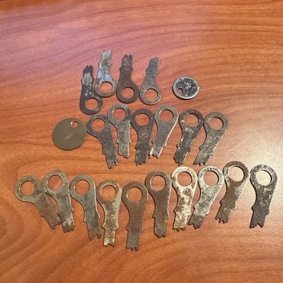 LOT OF 20 MIX MARKED PANCAKE PADLOCK 6 LEVER PUSH KEYS, ANTIQUE VINTAGE Lot  #20