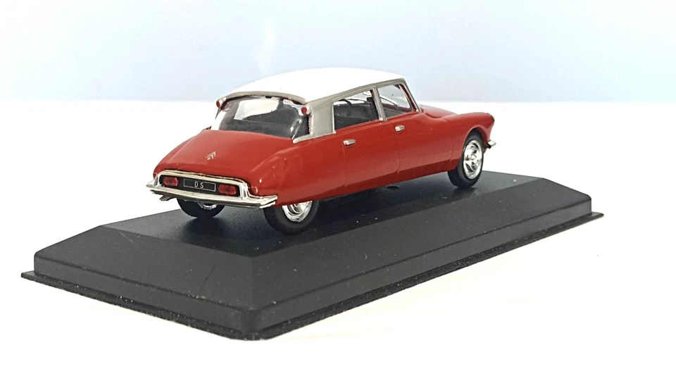CITROËN  DS  1963  ROUGE  CORSAIRE  -  IXO / HACHETTE -    1/43 - Photo 4/4