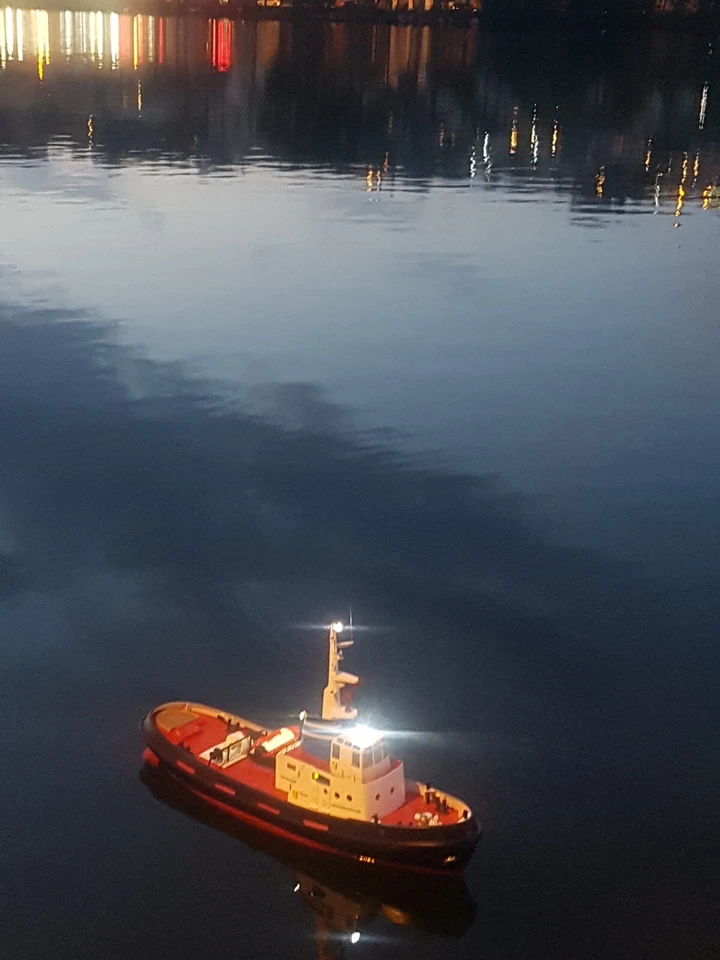 Rimorchiatore Odino della Robbe radiocomandata con luci e pompa per spegnimento - Immagine 4 di 4