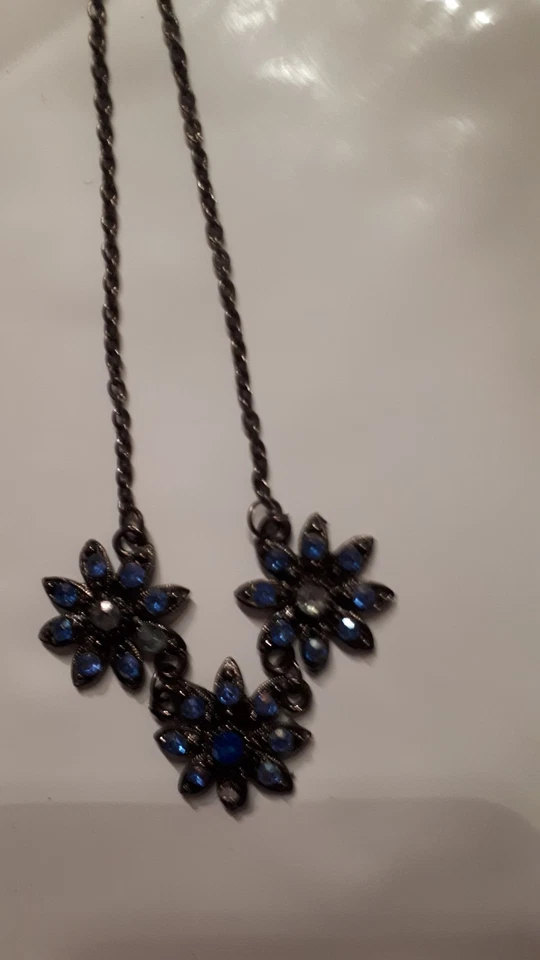 8 Teile Perlenkette mit Eulenanhänger türkis, 3 Broschen, 2 Colliers, Quarzuhr - Bild 4 von 4