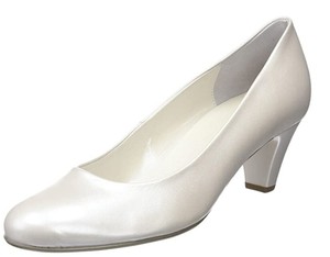 gabor beige pumps