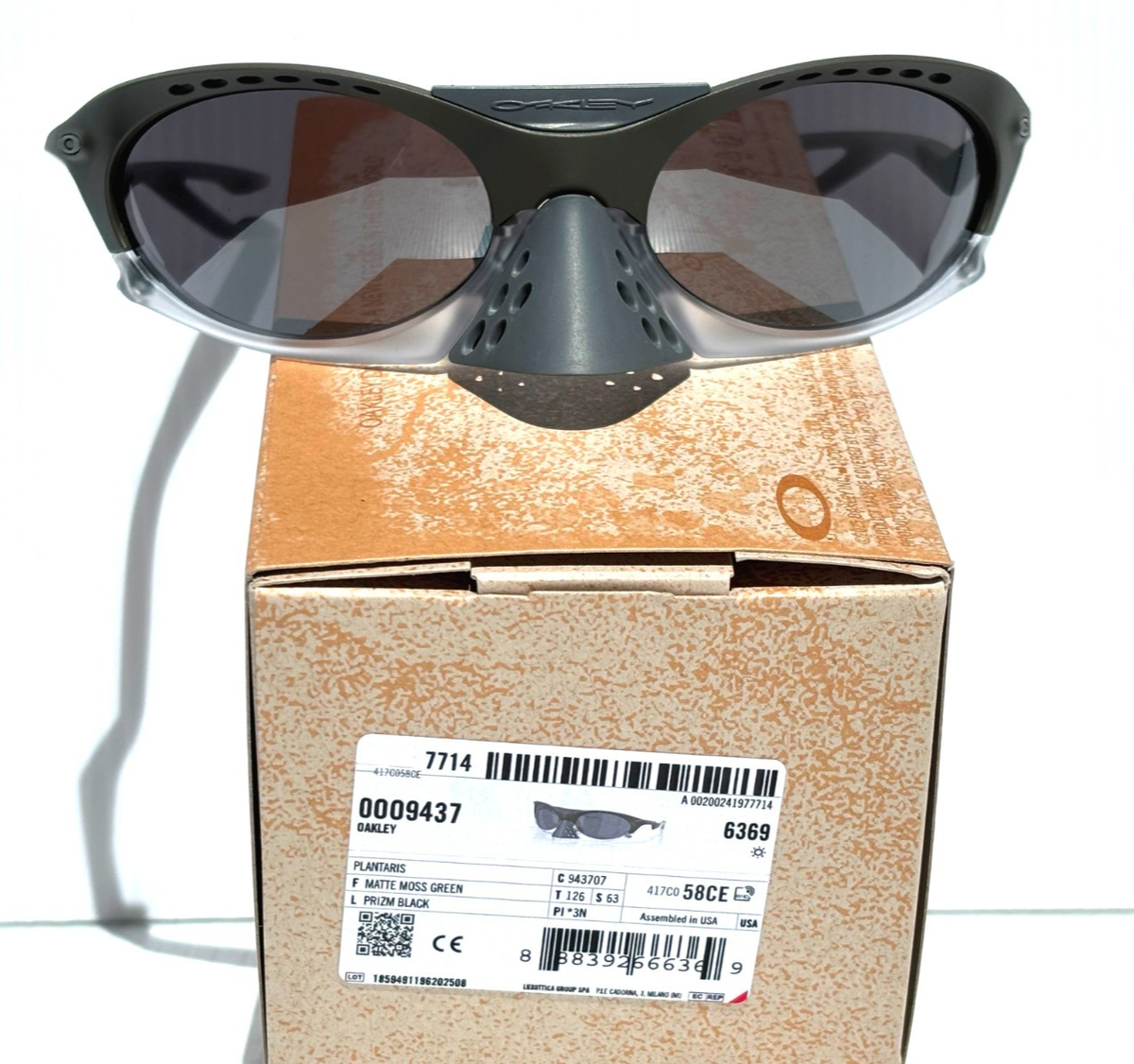 mmm..mmm NEW Oakley PLANTARIS Matte Moss Green PRIZM Black Lens Sunglass