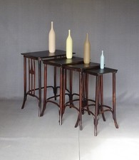 Lot de 4 tables gigognes -958 a - par KOHN vers 1905, design Siegel- no Thonet
