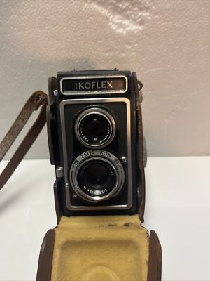 Vintage Zeiss Ikon Ikoflex IC TLR Camera with Novar 75mm F3 Vintage Zeiss Ikon Ikoflex IC TLR Camera with Novar 75mm F3