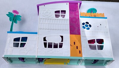 Polly Pocket Poppin' Party Pad Is a Transforming Playhouse