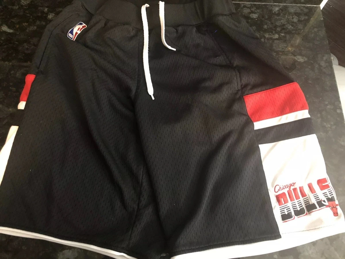 CHICAGO BULLS ORIGINAL BASKETBALL SHORTS ADIDAS OLD LOGO NBA SIZE M