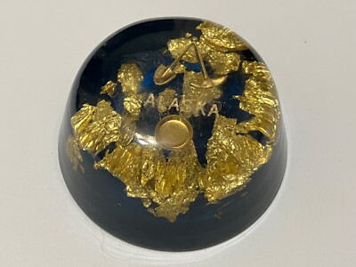 VTG ALASKA GOLD FLAKE MINING SOUVENIR LUCITE ENCASED PAPERWEIGHT SMALL
