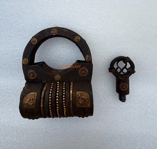 Stary antyczny zamek, mosiężna praca artystyczna ręcznie robiona żelazna forma cylindra