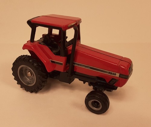 Vintage ERTL Diecast 1/64 Scale Case International 7130 Tractor W/ Green Trailer - Picture 2 of 17