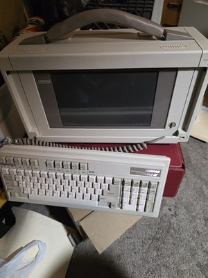 Vintage COMPAQ Portable III Computer Model: 2660 - Powers ON