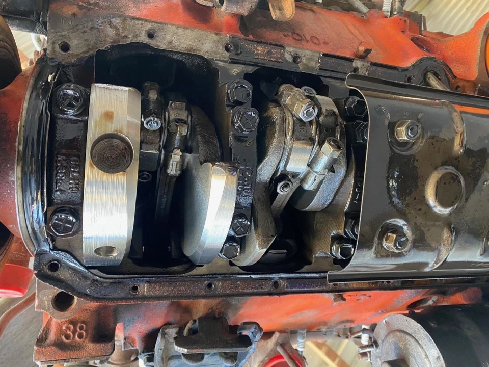 73-74 CORVETTE C3 5.7L 350CI 4 BOLT ENGINE ASSEMBLY WITH SOME ACCESSORIES - Image 4 of 4