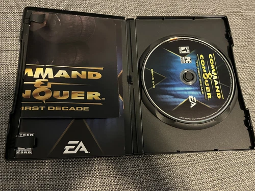 Command & Conquer: The First Decade (PC Windows 2006) Complete w Poster, Inserts - Picture 5 of 5