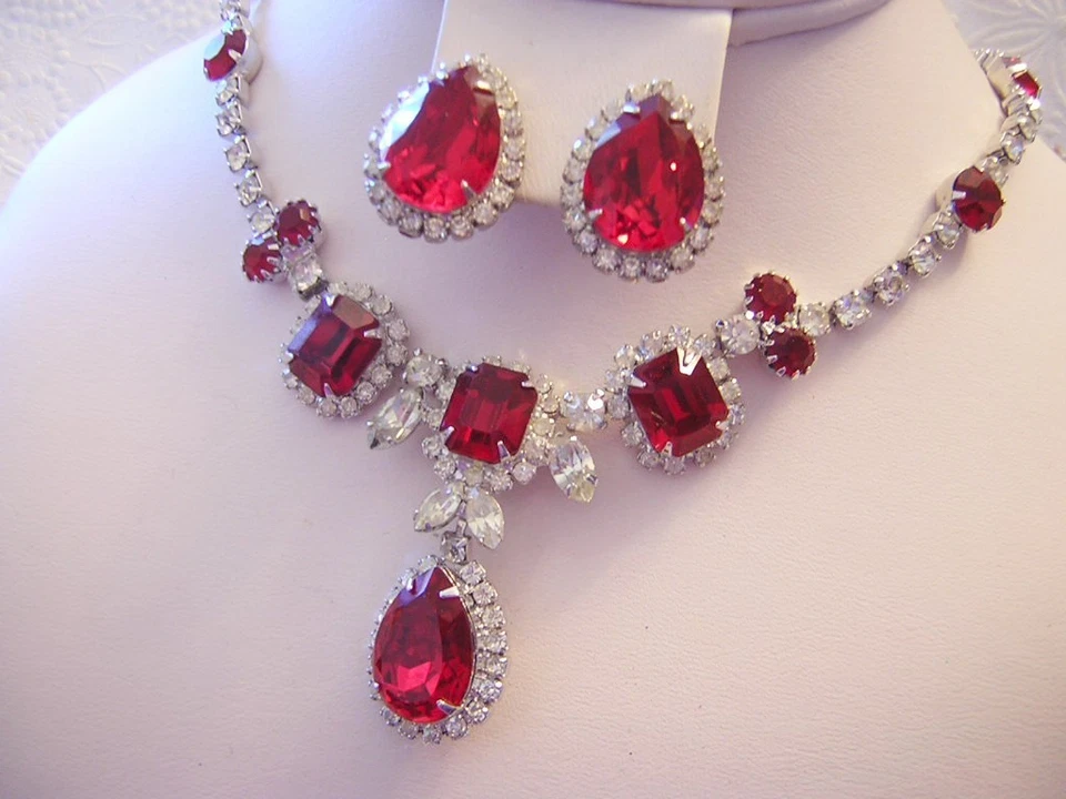 COLLAR Y PENDIENTES KRAMER Cautivador Opulento ROJO Estrás Cautivador Foto 2 de 4