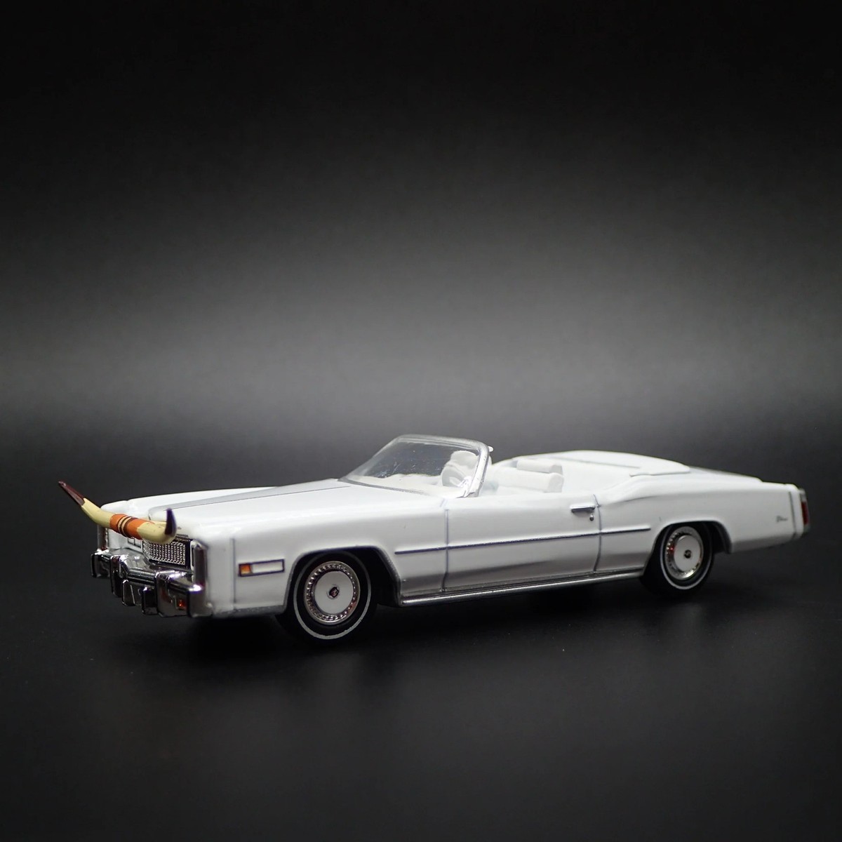 Cadillac Convertible Scale Model 782萬代社 1976 CADILLAC ELDORADO CONVERTIBLE BOSS HOGG DUKES 1:64 SCALE