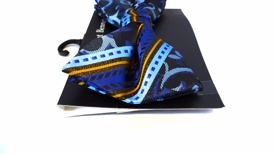 PAJARITA PARA HOMBRE AZUL PAISLEY OSCURO LAZO PREATADO CON CLIP  Foto 2 de 2