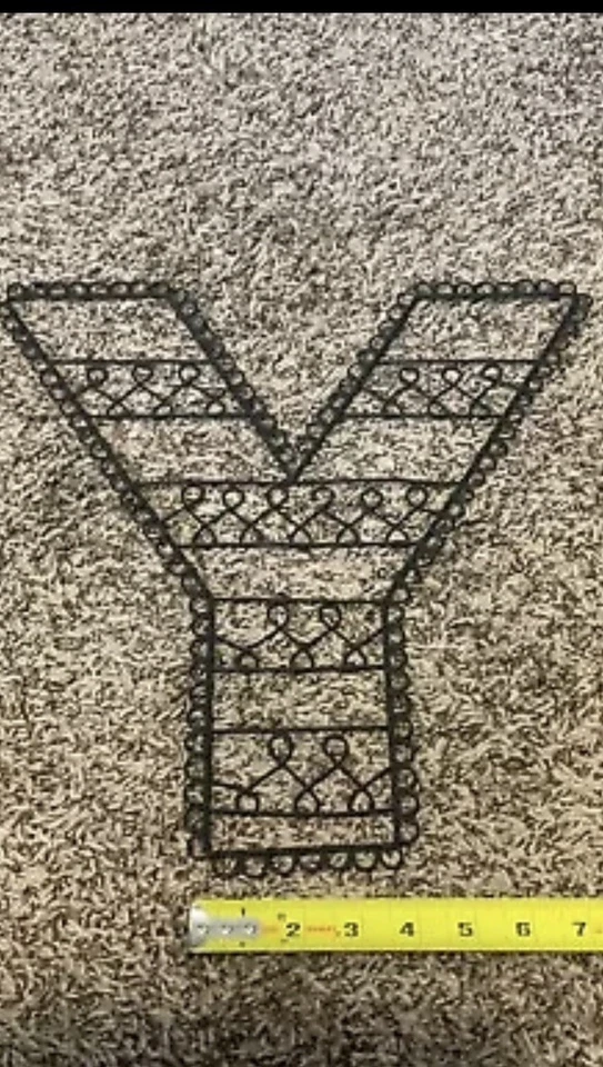 Carta de pared Pottery Barn PB Teen Wire, acabado hierro negro (letras solo en 'Y'). Foto 2 de 4