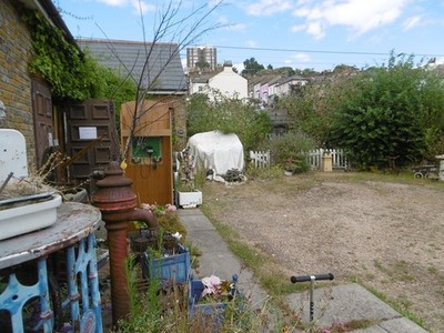 Photo A3 Outside The Old Foundry, Leigh-on-Sea The full title is the Lyn c2016