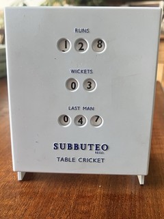 VINTAGE SUBBUTEO TABLE CRICKET SCOREBOARD COMPLETE WITH BOX