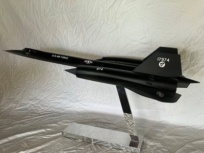 SR-71 Lockheed Blackbird Skunk Works Spy Plane 1/32 Scale