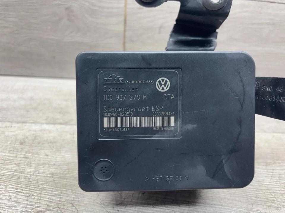 Módulo bomba antibloqueo rotura Volkswagen Mk4 GTI Jetta GLI ABS 1C0 907 379 M USADO Foto 2 de 4