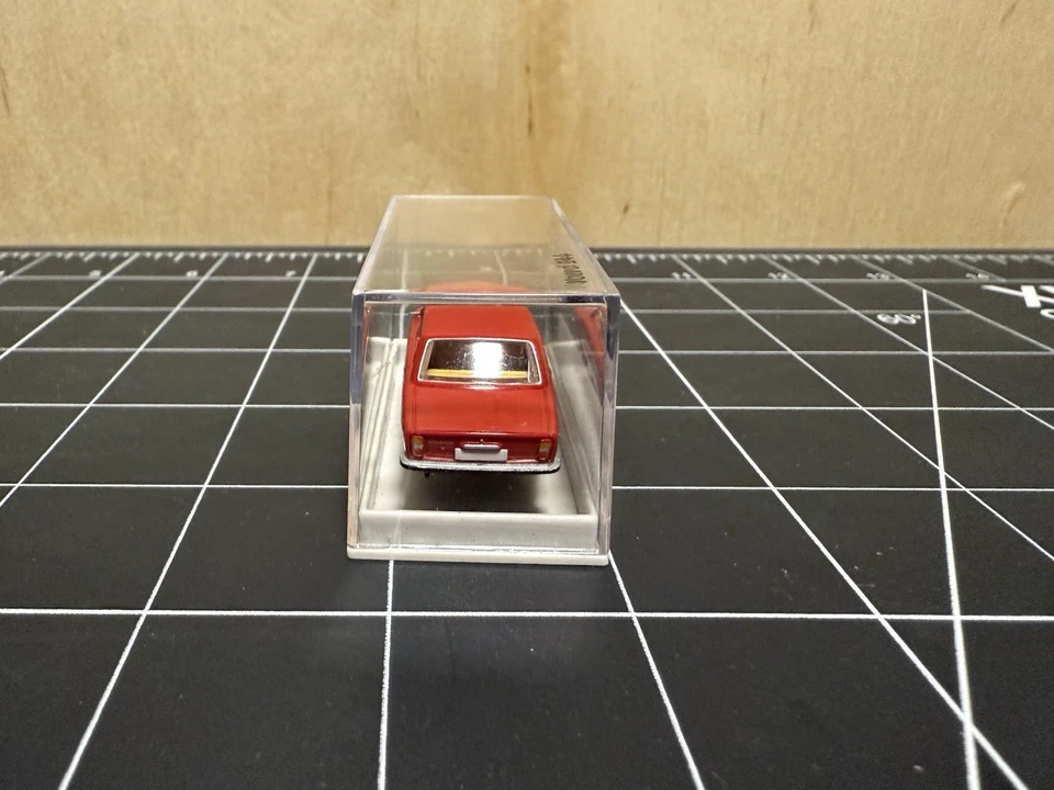 Brekina 29400 Volvo 144 - Red - 1:87/HO - Image 3 of 4