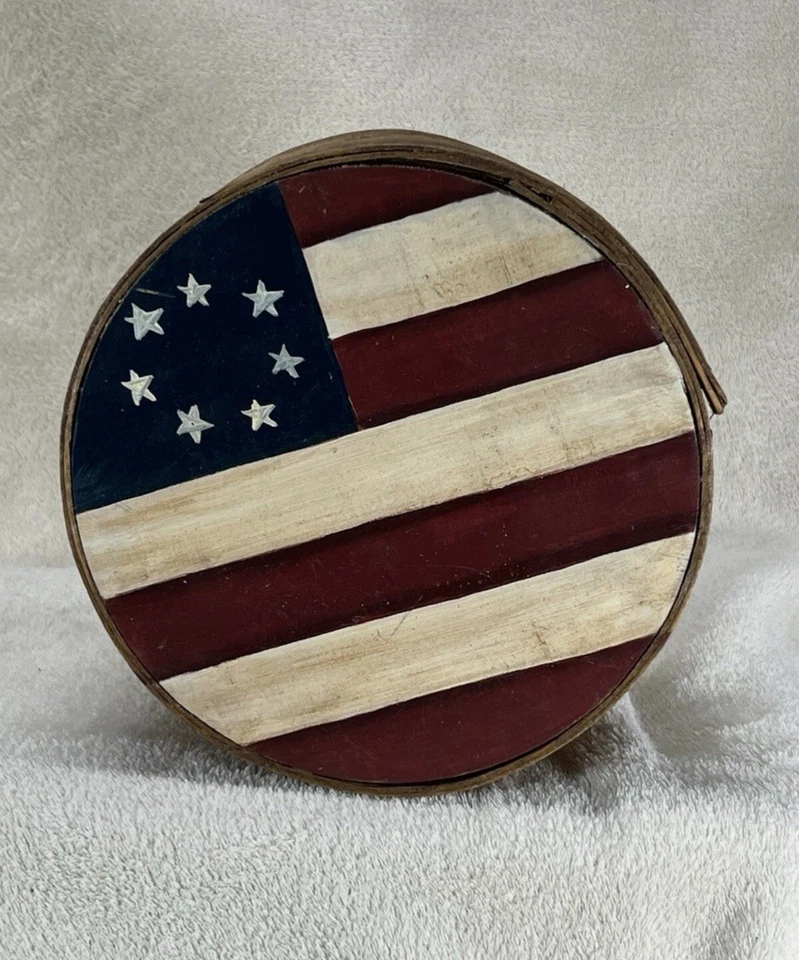 Beautiful Round Flag Americana Cheese Type Box Primitive - Image 2 of 4