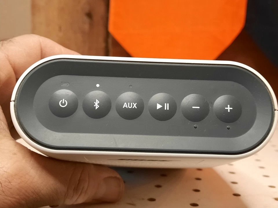 Bose Soundlink Color / Bluetooth Lautsprecher  - Bild 4 von 4