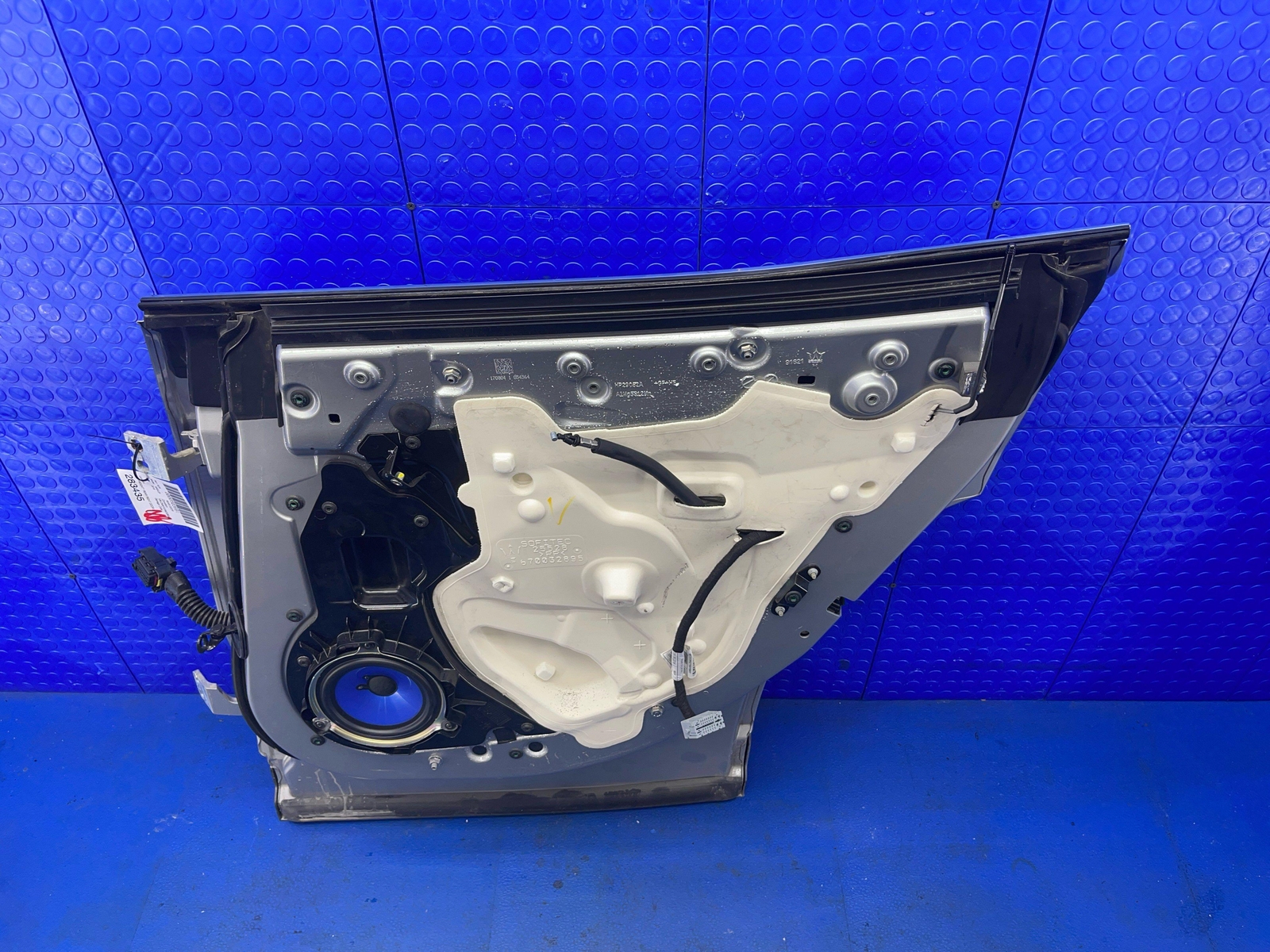 2017-2022 MASERATI LEVANTE OEM REAR RIGHT DOOR *NO GLASS* GRIGIO METTALLIC (817)