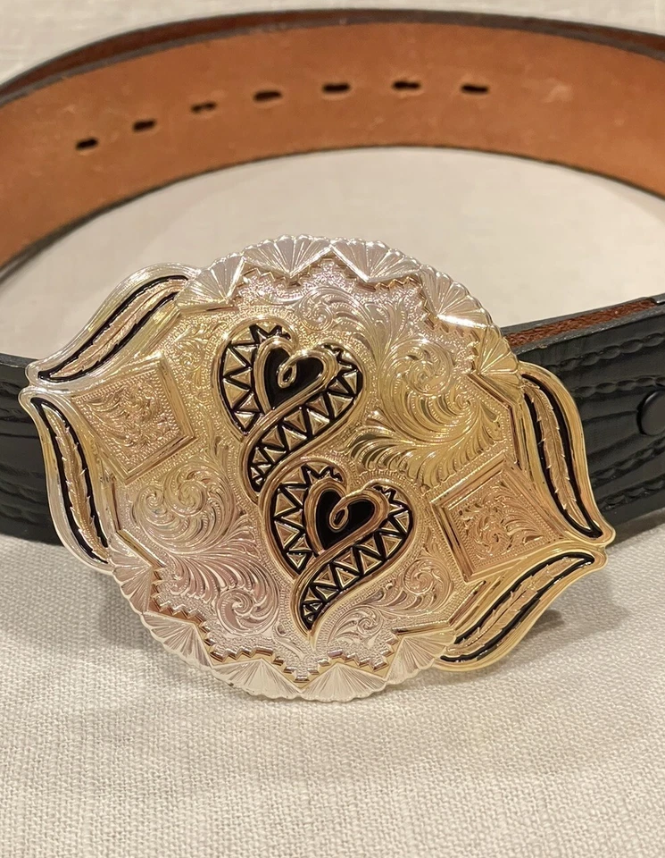 Fivela corações folheada a prata Montana Silversmiths Columbus Mont com cinto de couro - Imagem 2 de 4
