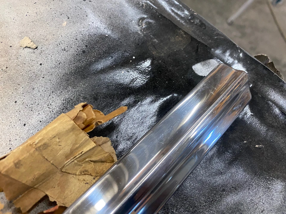 Ford Falcon Futura Deluxe 1962 RF guardabarros delantero moldura de moldura de acero inoxidable nuevo de lote Foto 4 de 4