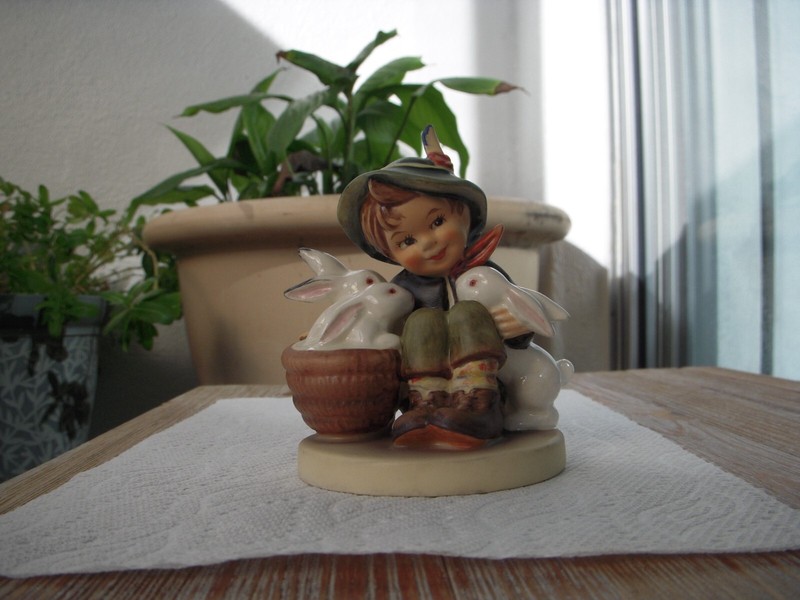 Goebel Hummel Figurine, Playmates, #58/0 TMK 6, 1981, VG/Excellent Condition
