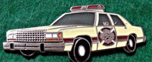 EDMONTON FIRE CHIEFS CAR FIRE DEPARTMENT Pin - Picture 2 of 4