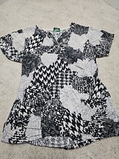 WS Gear Women's Black And White Geometric Print Scrub Top