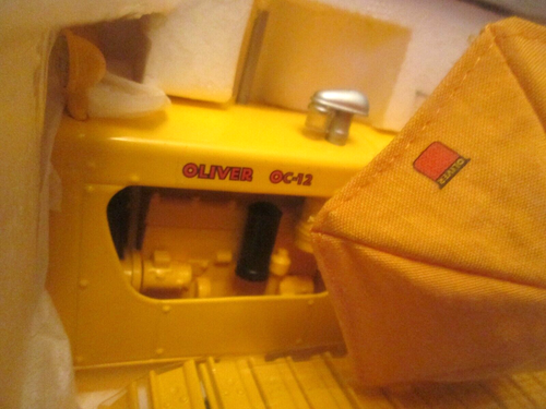 SpecCast 1/16 Oliver OC-12 Diesel Crawler Dozer w/Umbrella - Highly Detailed NIB - Picture 5 of 14
