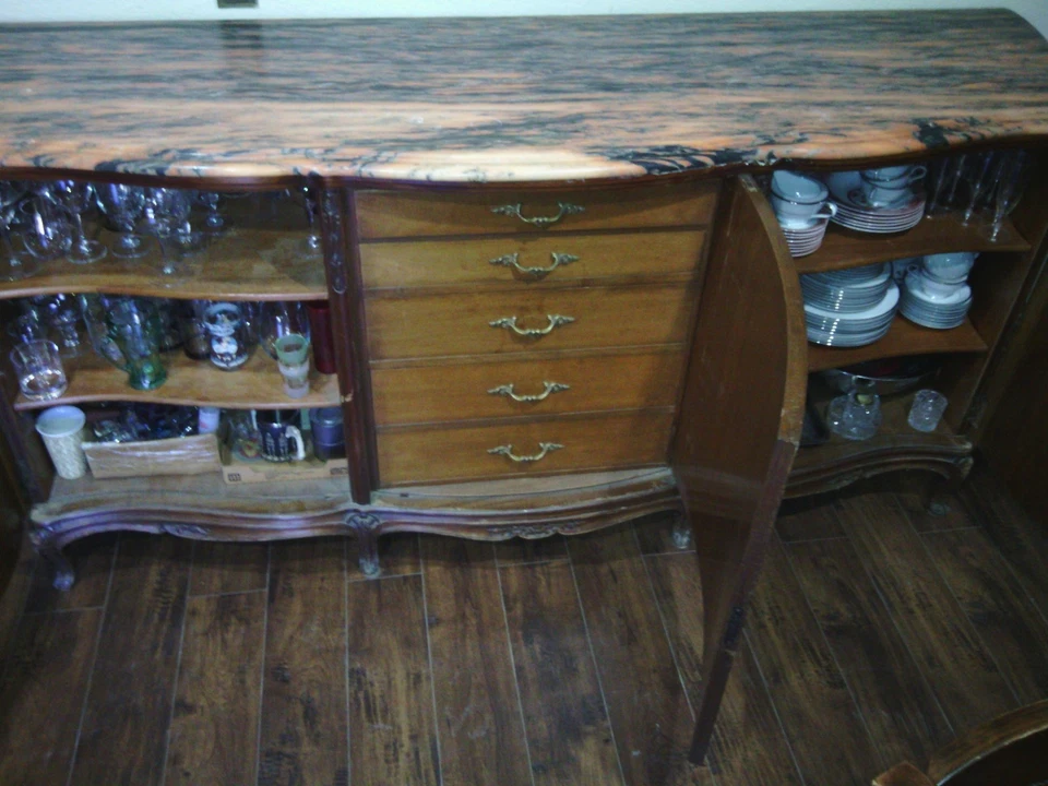 País francés de cambio de siglo, buffet provincial con tapa de mármol  Foto 2 de 4