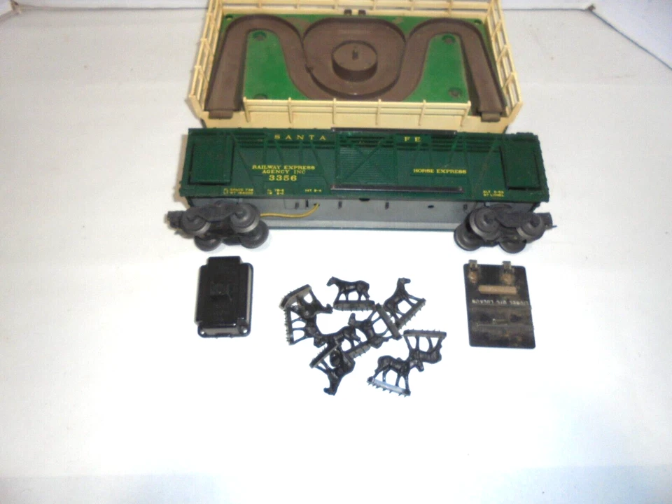 LIONEL 3356 HORSE CAR AND CORRAL O GAUGE TRAINS POSTWAR 1956 - Image 2 of 4