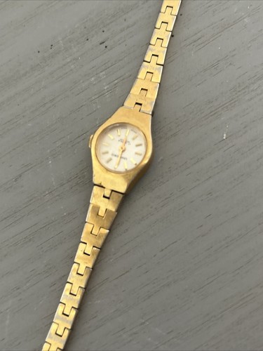 Vintage SWISS MADE UNICORN 17 Jewels Wind Up LADIES WATCH - Picture 5 of 17