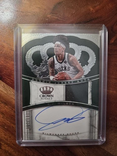 Panini Crown Royale ROOKIE PATCH AUTO D.J. Wilson Milwaukee Bucks