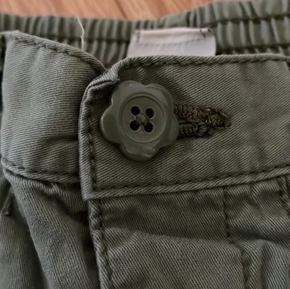 Шорты Old Navy для девочки 12-18 М оливково-зеленые 100% хлопок сафари на открытом воздухе - Изображение 2 из 4