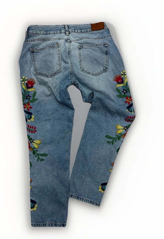 Jeans Zara Mujer 4 Denim Básico Z1975 Bordado Floral Lavado Claro Calce Relajado Foto 3 de 4