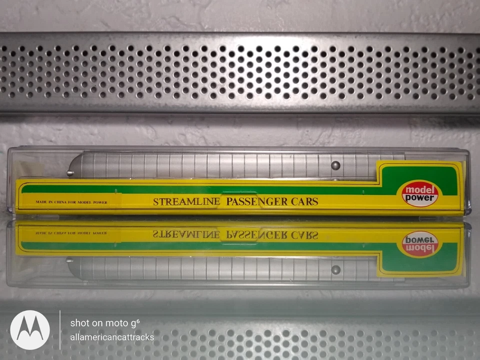 MODEL POWER 3047 N-SCALE #3703 BURLINGTON NORTHERN OBSERVATION CAR NIB - Image 3 of 4