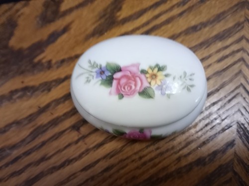 Trinket Box With Flowers Oval With Lid Porcelain - Picture 2 of 6