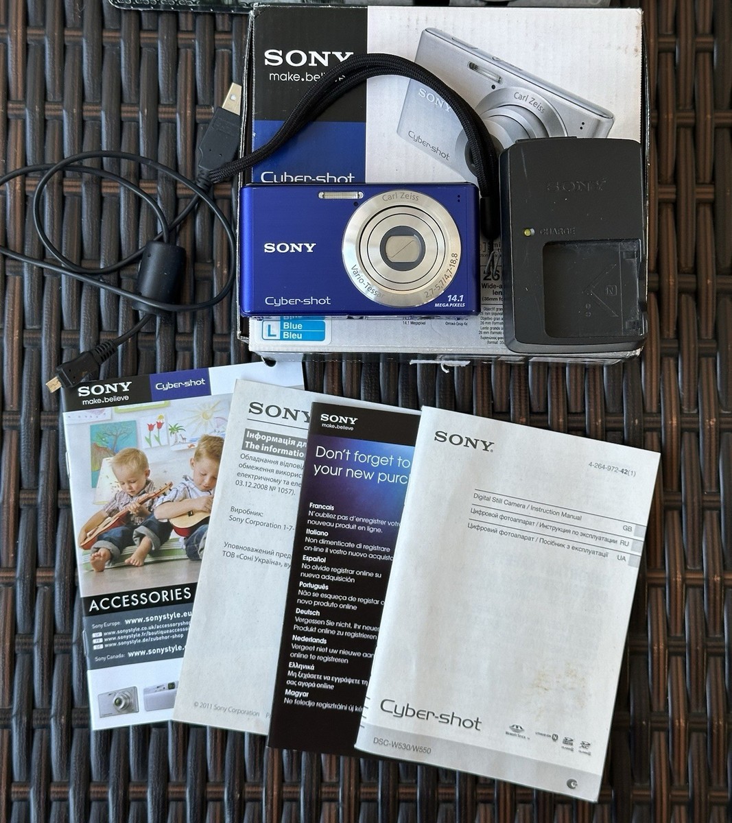 Sony Cyber-shot DSC-W530 14.1MP Digital Camera Blue GOOD w/ Box