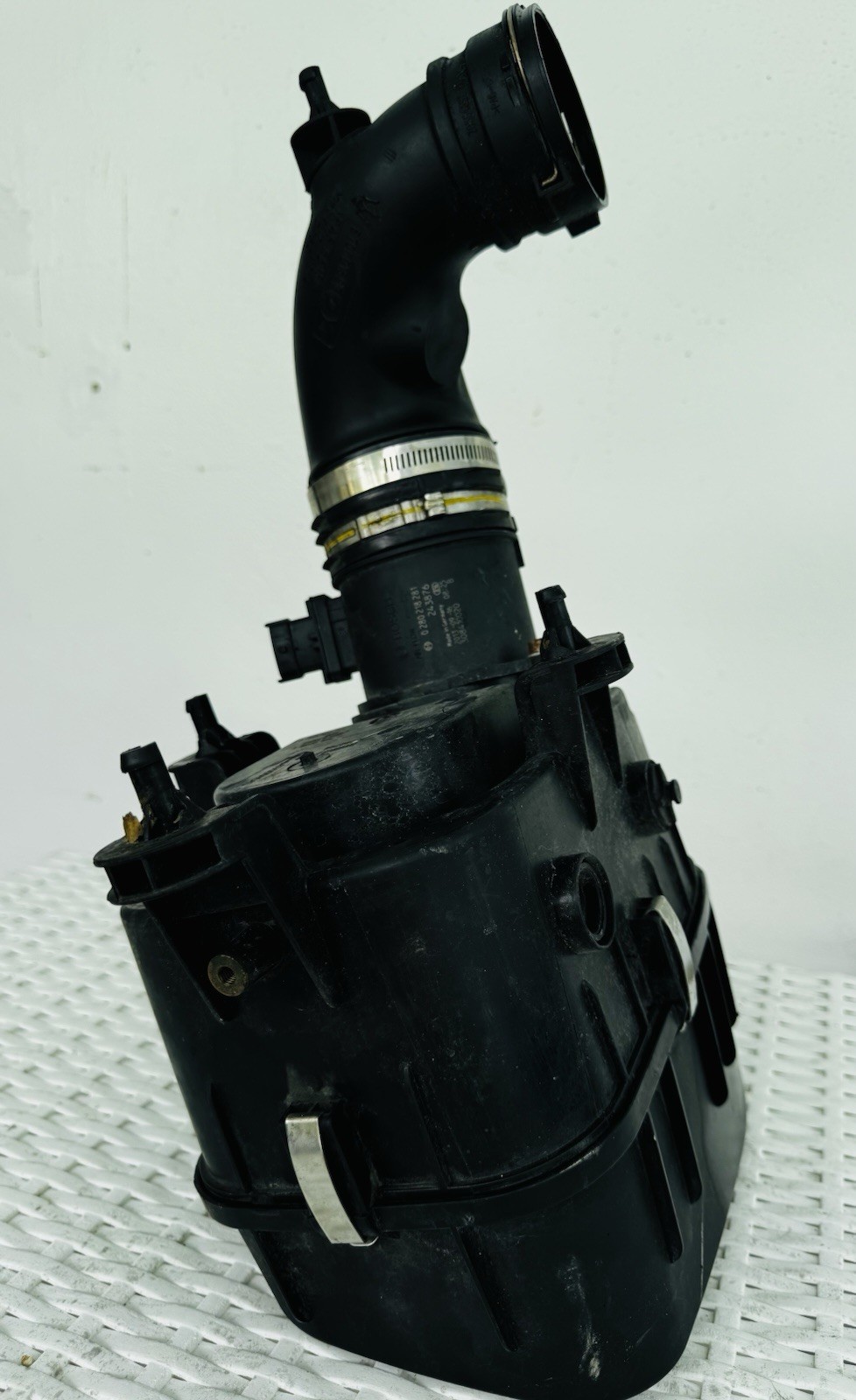 Maserati Ghibli RH Air Box + Bosch MAF Sensor OEM 2014–2020