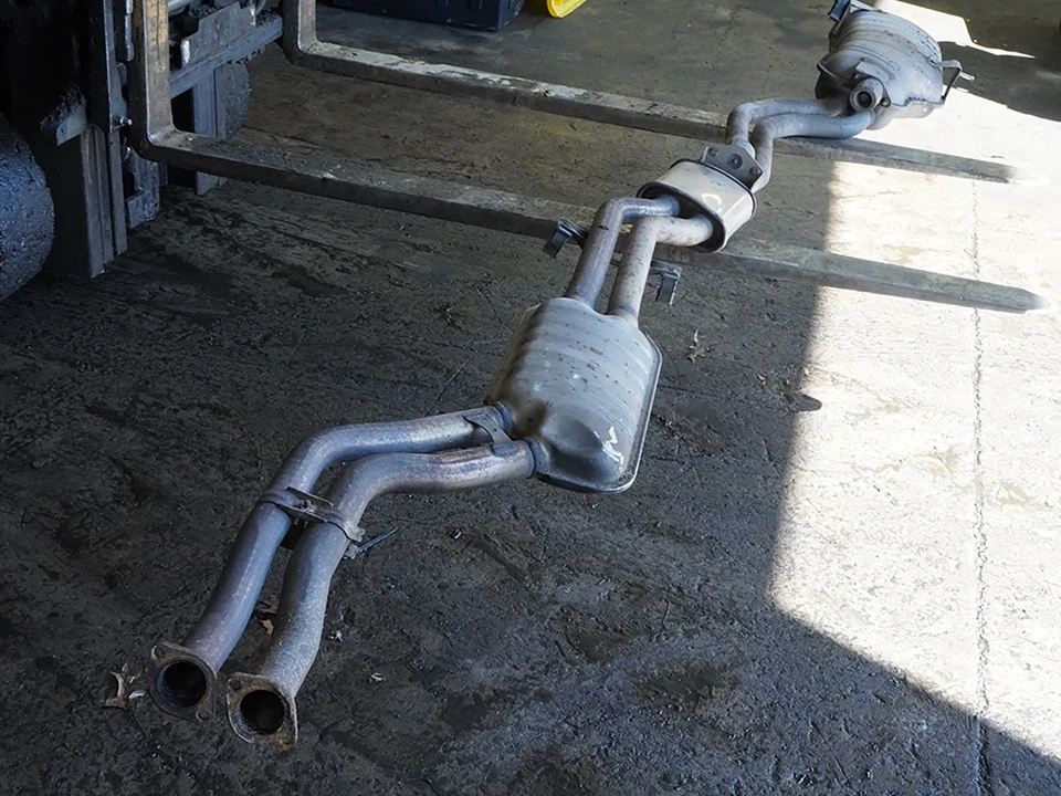 01-06 BMW 330Ci E46 Convertible Exhaust Muffler Silencer Resonator 7502553 OEM - Image 2 of 4