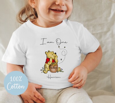 BABY~TODDLER~BIRTHDAY~T SHIRT*PERSONALISED~ I AM ONE TWO ~SITTING POOH  BEAR UK