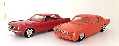 2 Vintage 1965 Plastic Ford Mustang Toy Cars, Processed Plastics & 1 Unk. Brand - Picture 3 of 8