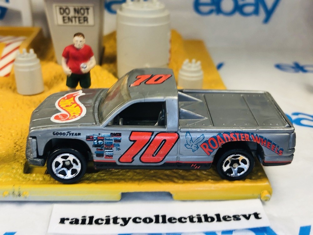 HOT WHEEL CHEVY 1500 SILVERADO 1996 RACE PICKUP #70 FIRST EDITION 14907 HOTWHEEL